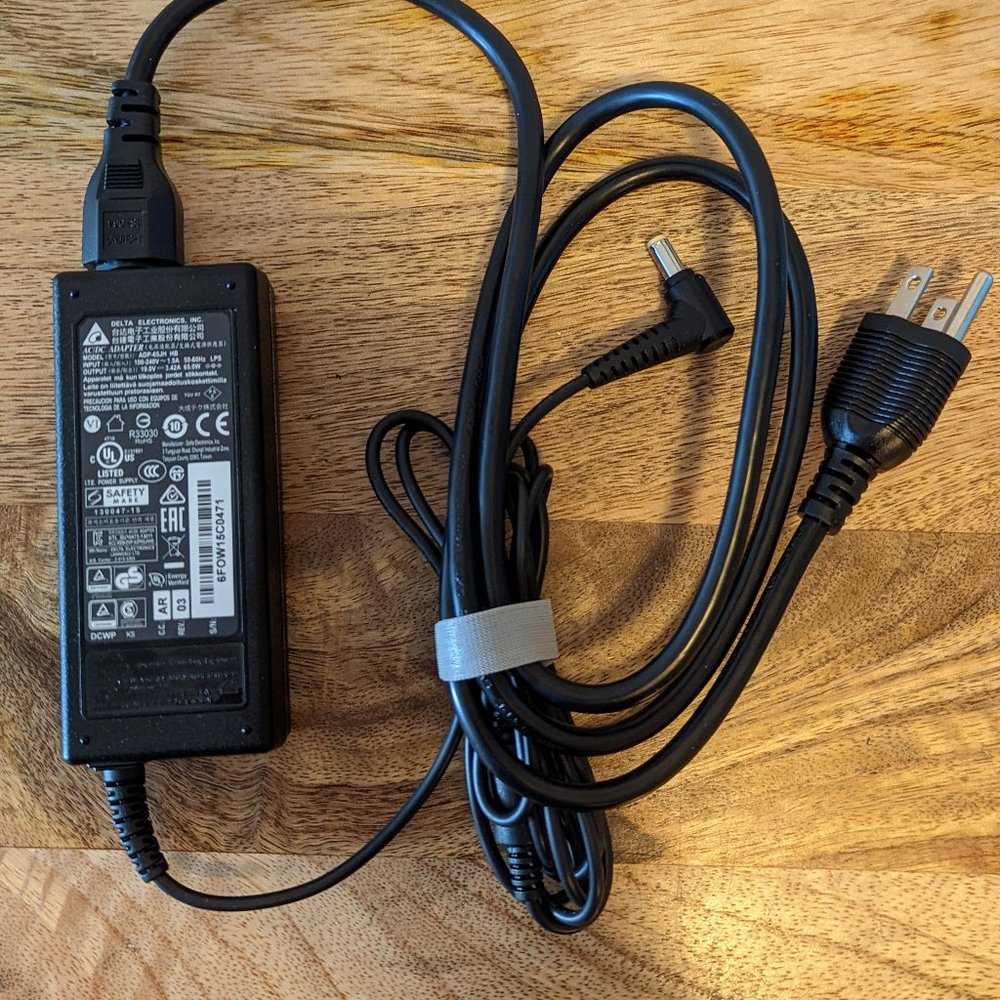 Delta Electronics Replacement Laptop Charger for Acer ADP-65JH DB